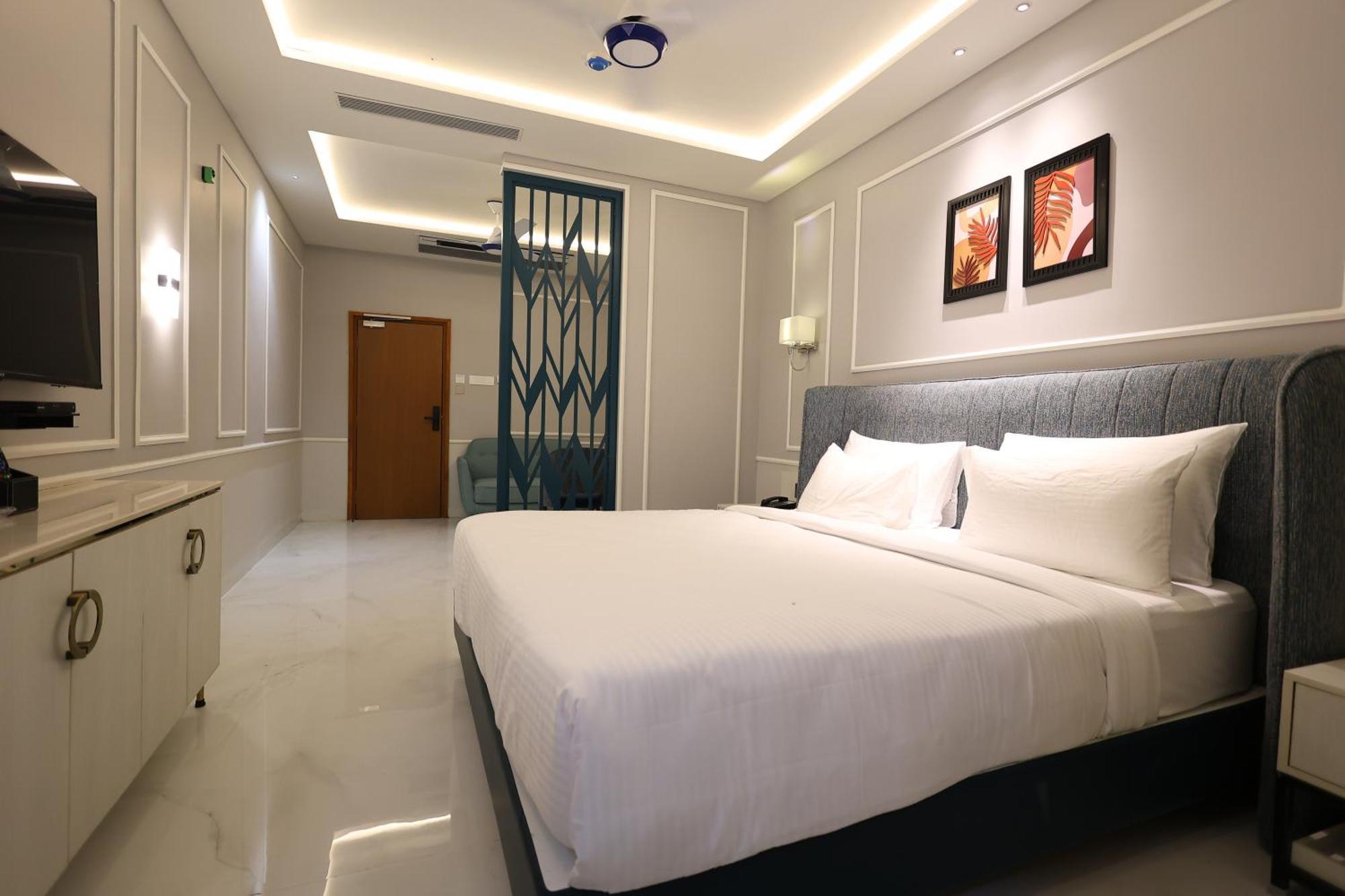 The Oaks Elite Hotel Kulbarga Exterior foto